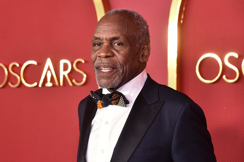 ARCHIVO - Danny Glover llega a los Governors Awards el viernes 25 de marzo de 2022, en el Dolby Ballroom de Los Ángeles. (Foto Jordan Strauss/Invision/AP, archivo)