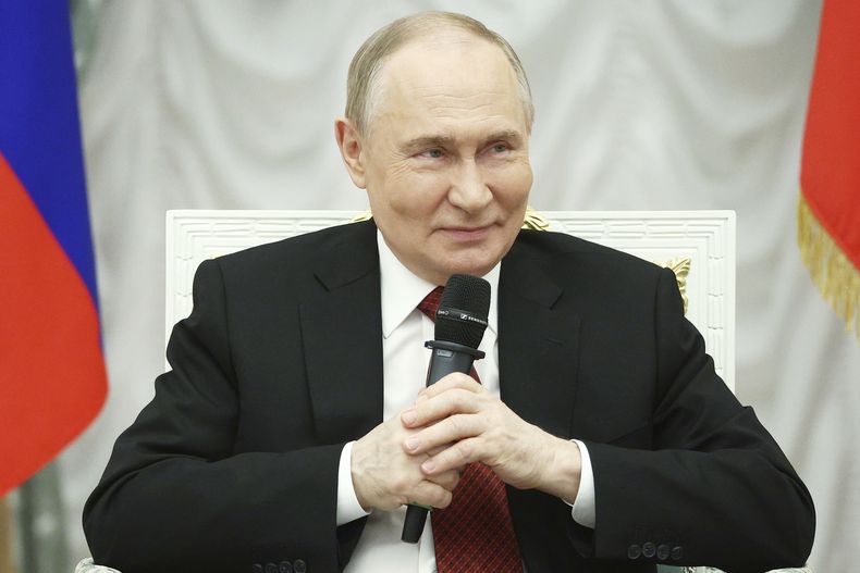 El presidente ruso Vladímir Putin habla durante un evento en Moscú, Rusia, el jueves 12 de junio de 2025. (Sergei Bulkin, Sputnik, Kremlin Pool Photo via AP)