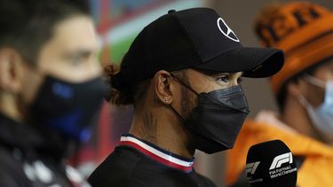 Emociona a Hamilton estar en grupo que oferta por el Chelsea
