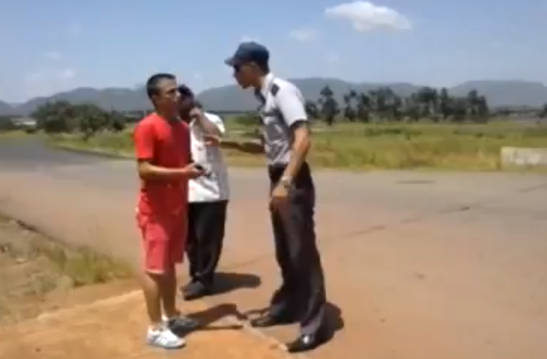 Aparentemente están motivados por la falta de escrúpulos de algunos usuarios que se dedican a retratar los accidentes de transito.