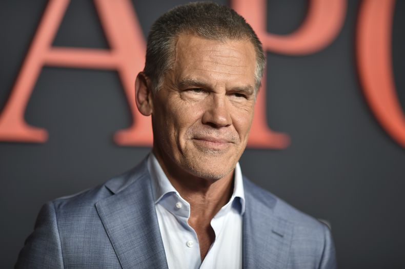 Josh Brolin llega al estreno de Weapons el jueves 31 de julio de 2025 en The United Theatre en Broadway en Los Ángeles. (Foto Richard Shotwell/Invision/AP)