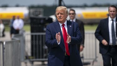 Polémica luego de que Trump llama a votar por duplicado