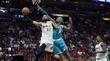 Strus anota 31; Heat derrota a decaídos Hornets