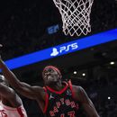 Siakam ayuda a que Raptors remonten ante Rockets