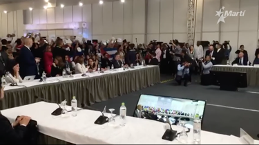 [video] tropas de choque del regimen cubano interrumpe foro en la cumbre de lima