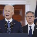 El presidente Joe Biden, en el centro, con la vicepresidenta Kamala Harris, a la izquierda, y el secretario de Estado Anthony Blinken, a la derecha, habla en el Cross Hall de la Casa Blanca sobre el anuncio de un acuerdo de alto el fuego en Gaza y la liberación de decenas de rehenes tras más de 15 meses de guerra, el miércoles 15 de enero de 2025, en Washington. (AP foto/Evan Vucci)