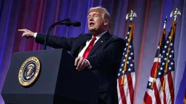 Trump fustiga al FBI por su investigación de Clinton