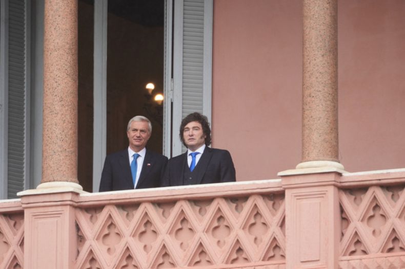 El presidente argentino Javier Milei, a la derecha, junto al presidente chileno José Antonio Kast en la Casa de Gobierno de Buenos Aires, Argentina, el lunes 6 de abril de 2026. (Foto AP/Rodrigo Abd)