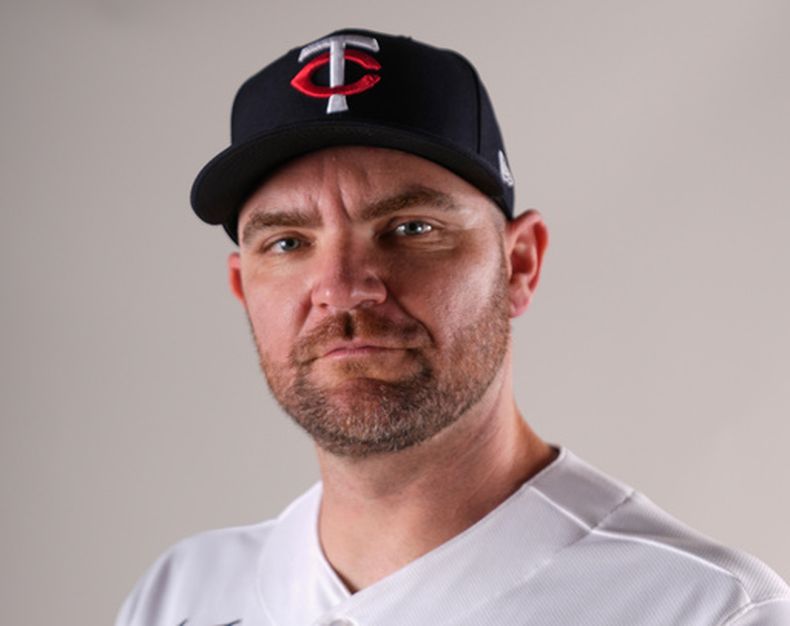 ARCHIVO - Esta es una foto de 2026 de Liam Hendriks, jugador del equipo de béisbol de los Mellizos de Minnesota. (Foto AP/Gerald Herbert)