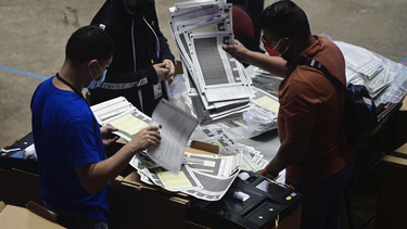 Más mesas para cuadrar actas de San Juan