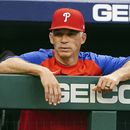 Filis cesan a manager Joe Girardi; Rob Thomson asume el rol