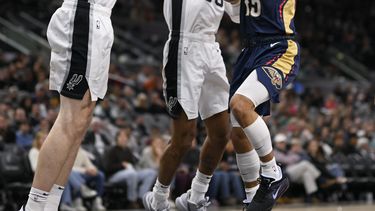 Pelicans superan a Spurs, suman seis derrotas seguidas