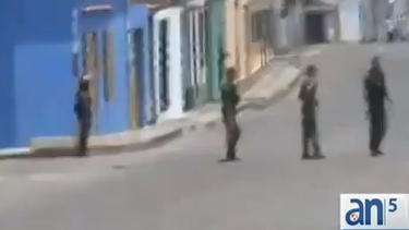 americateve | Dos alcaldes opositores fueron detenidos y encarcelados en Venezuela, lo que provocó nuevas y masivas protestas.