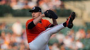 Tarik Skubal, de los Tigres de Detroit, realiza un pitcheo ante los Reales de Kansas City, el viernes 24 de julio de 2026 (AP Foto/Paul Sancya)