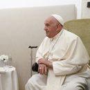 ARCHIVO – El presidente Joe Biden, izquierda, se reúne con el papa Francisco en Savelletri, Puglia, Italia, el 14 de junio de 2024. (Kevin Lamarque/Pool Foto vía AP, Archivo)
