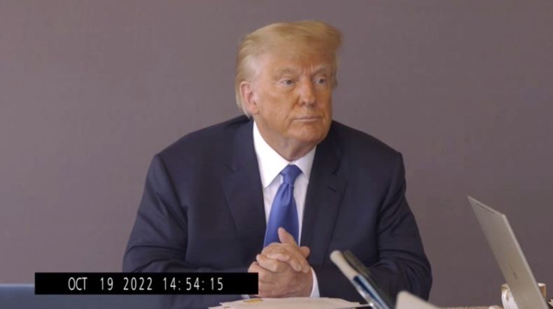 En esta imagen, tomada de un video difundido por Kaplan Hecker & Fink, se ve al expresidente Donald Trump durante su testimonio del 19 de octubre de 2022 para su juicio contra la escritora E. Jean Carroll. (Kaplan Hecker & Fink vía AP)