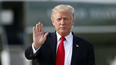 Un Trump indeciso aún sopesa destino de jóvenes inmigrantes