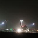 En esta imagen publicada por el Ministerio británico de Defensa, un avión Typhoon FGR4 de la fuerza aérea británica despega para atacar objetivos huríes en Yemen desde la base Akrotiri de Chipre, el lunes 22 de enero de 2024. Los ejércitos británico y estadounidense bombardearon ocho lugares empleados por hutíes con respaldo iraní en Yemen, la segunda ocasión en la que los dos aliados han hecho ataques coordinados de represalia contra la capacidad de misiles de los rebeldes en Yemen. (AS1 Jake Green RAF/Ministerio de Defensa británico via AP)