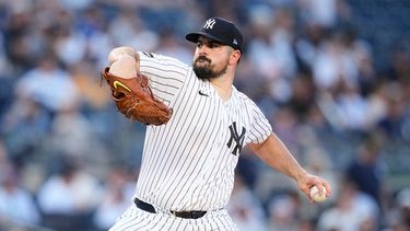 Carlos Rodón, de los Yankees de Nueva York, trabaja durante la primera entrada del juego de béisbol de Grandes Ligas contra los Medias Blancas de Chicago, el miércoles 17 de junio de 2026, en Nueva York. (AP Foto/Frank Franklin II)