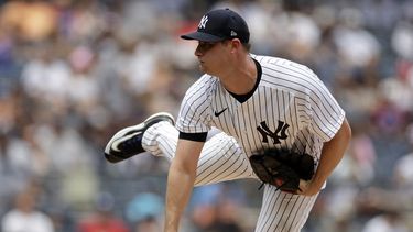 El lanzador de los Yanquis de Nueva York Gerrit Cole trabaja la primera entrada del encuentro ante los Cachorros de Chicago el sábado 8 de julio del 2023. (AP Foto/Adam Hunger)