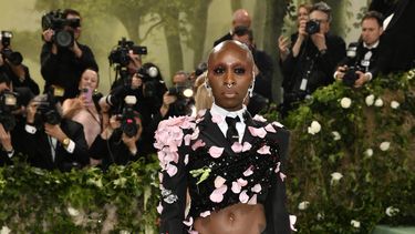 Cynthia Erivo llega a la gala benéfica del Instituto del Vestido del Museo Metropolitano de Arte para celebrar la inauguración de la exposición Sleeping Beauties: Reawakening Fashion el lunes 6 de mayo de 2024, en Nueva York. (Foto Evan Agostini/Invision/AP)
