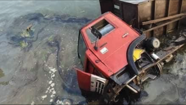 accidente en el oriente cubano: camion de carga choca en el malecon y termina en el mar