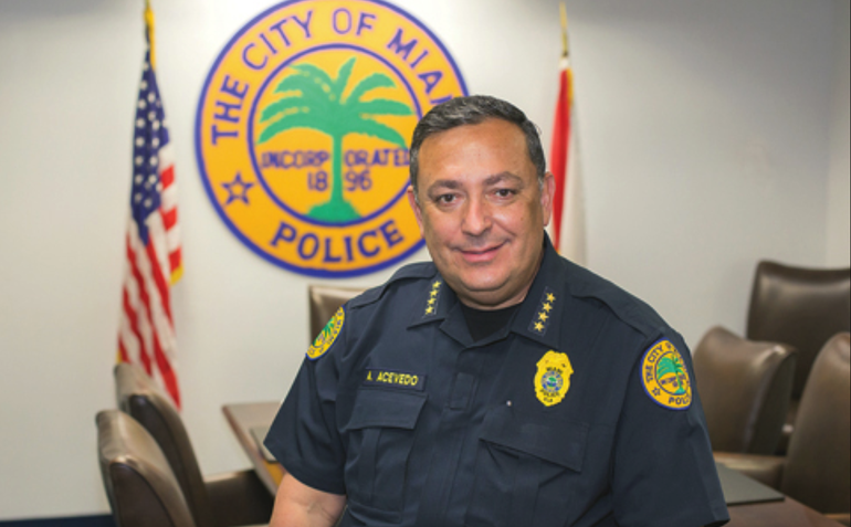 Ex  jefe de policía de Miami, Art Acevedo, demanda a la ciudad