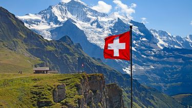 suiza donara 325 millones de dolares para lucha contra la pandemia en paises en desarrollo