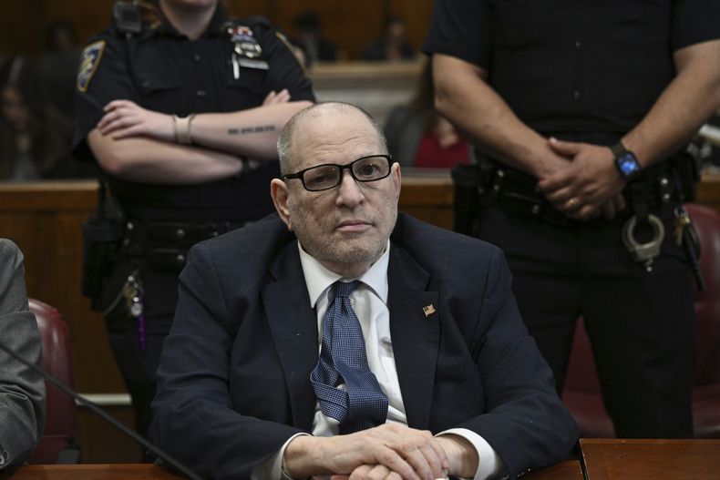 Harvey Weinstein comparece ante la Corte Suprema de Manhattan en el segundo día de selección del jurado en el juicio por violación en su contra, en Nueva York, el miércoles 16 de abril de 2025. (Curtis Means/Pool Photo via AP)