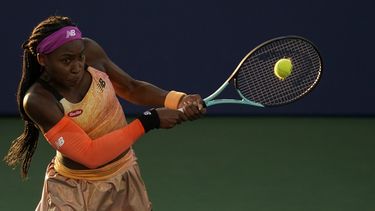 Gauff vence a Osaka en sets corridos y avanza en San José
