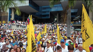 toma de caracas: la oposicion venezolana sale a la calle en medio de las amenazas