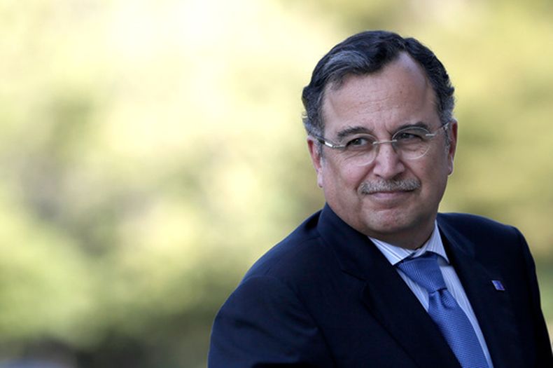 El ministro de exteriores egipcio Nabil Fahmy llega a una reunión entre ministros de la Unión Europea y la Liga Árabe, en Atenas, el 11 de junio del 2014. (AP foto/Petros Giannakouris)