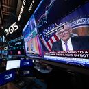 Un monitor muestra la imagen del presidente de la Reserva Federal, Jerome Powell, en la sede de la Bolsa de Valores de Nueva York, el 26 de julio de 2023. (Foto AP/Seth Wenig)