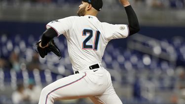 Schwarber llega a 38 jonrones pero Filis caen ante Marlins