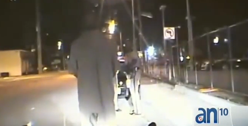 Un policía del sur de la Florida está en problemas con la ley tras presumiblemente manejar y chocar su auto encubierto bajo la influencia del alcohol.