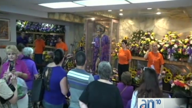 devotos de san lazaro comienzan a llegar al santuario del rincon en hialeah
