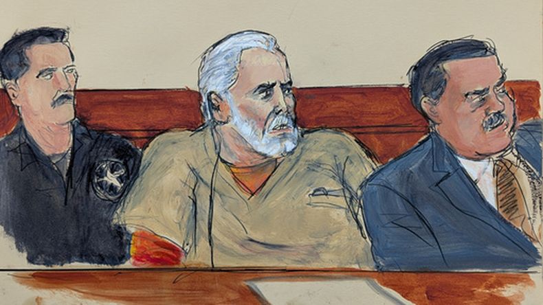 Representación artística del narcotraficante Ismael El Mayo Zambada (cent) en el tribunal de Nueva York el 20 de julio del 2026. A la izquierda un alguacil federal y a la derecha su abogado Frank Pérez. (Elizabeth Williams via AP)