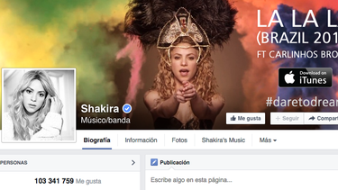americateve | Los Récords Guinness incluirán en la próxima edición de su libro a la cantante colombiana Shakira, tras convertirse en la primera artista en alcanzar 100 millones de seguidores en Facebook, informa 'El Espectador'.