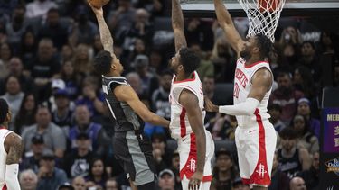 Sabonis se acerca al triple doble, los Kings ganan a Rockets