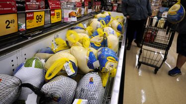 Sube gasto del consumidor en EEUU, pero también la inflación