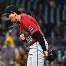 El mexicano Gerardo Carrillo, de los Diamondbacks de Arizona, festeja tras sacar el último out ante los Piratas de Pittsburgh, el martes 28 de julio de 2026 (AP Foto/Justin Berl)
