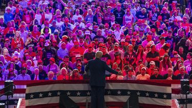 El candidato presidencial republicano, el expresidente Donald Trump, habla en un evento de campaña en el Nassau Coliseum, el miércoles 18 de septiembre de 2024, en Uniondale, Nueva York (Foto AP/Alex Brandon)