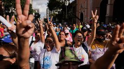 Simpatizantes del gobierno venezolano exigen que Estados Unidos libere al presidente Nicolás Maduro el domingo 4 de enero de 2026, en Caracas, Venezuela. (AP Foto/Ariana Cubillos)