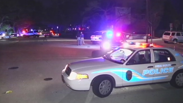 balean a dos jovenes en coral gables mientras celebraban halloween