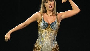 Taylor Swift se presenta durante el concierto inaugural de las fechas de Toronto de The Eras Tour el jueves 14 de noviembre de 2024.(Chris Young/The Canadian Press via AP)