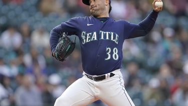 Robbie Ray brilla en la lomita, Marineros vencen a Filis 5-4