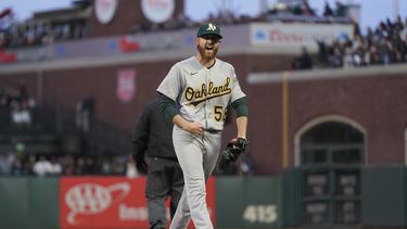 Pinder regresa con jonrón clave, Atléticos ganan a Gigantes