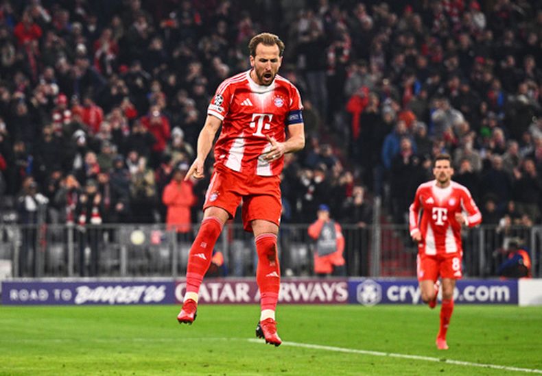 El delantero del Bayern Múnich Harry Kane celebra tras anotar un gol de penal contra Atalanta en los octavos de final de la Liga de Campeones, el miércoles 18 de marzo de 2026, en Múnich. (Tom Weller/dpa vía AP)