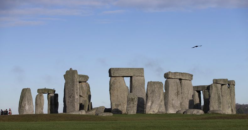 ARCHIVO - Vista de Stonehenge, patrimonio mundial de la humanidad, el 17 de diciembre de 2013, en Wiltshire, Inglaterra. (Foto AP/Alastair Grant, Archivo)