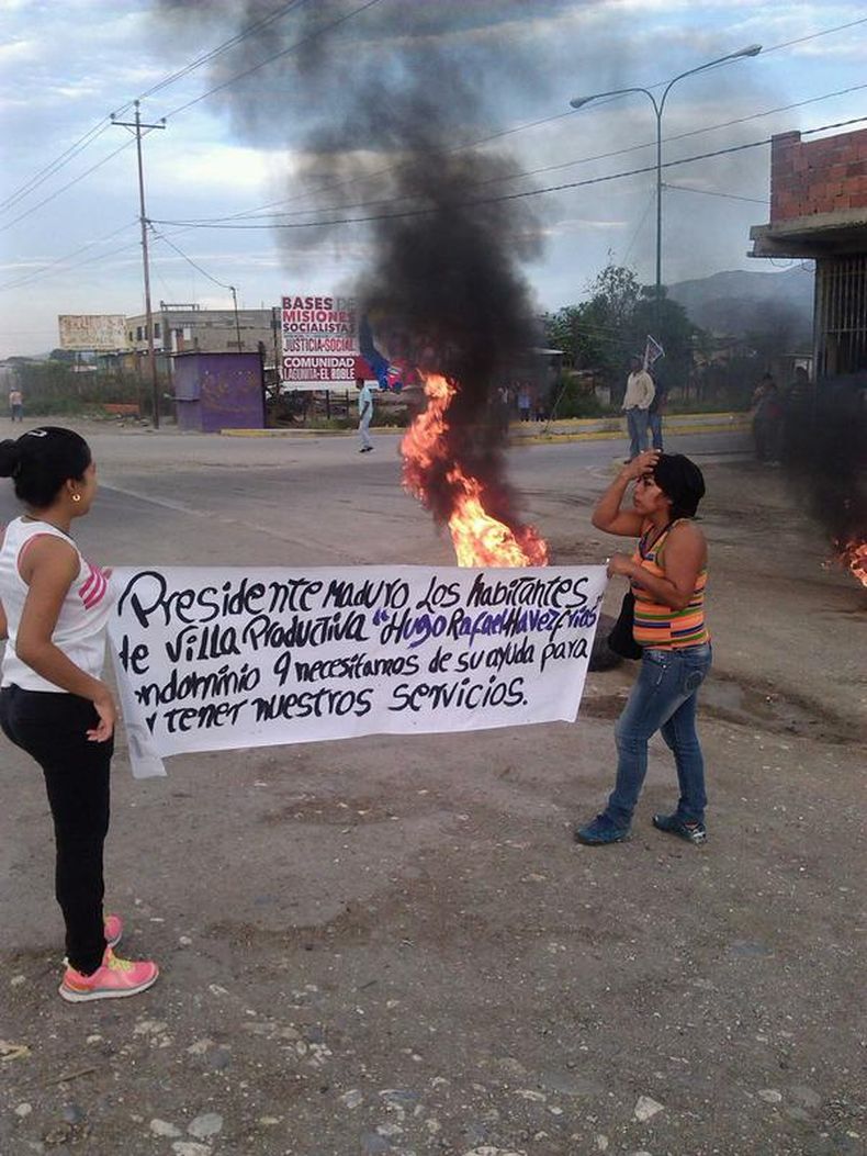 Un grupo de personas salieron a la calle, para exigir al régimen que se les cumpla con las promesas de tener sus propias casas